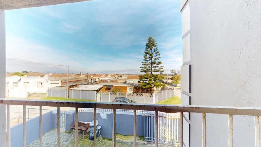 6 Bedroom Property for Sale in Malibu Village Western Cape